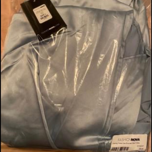 Blue fashionnova dress - Picture 4 of 4